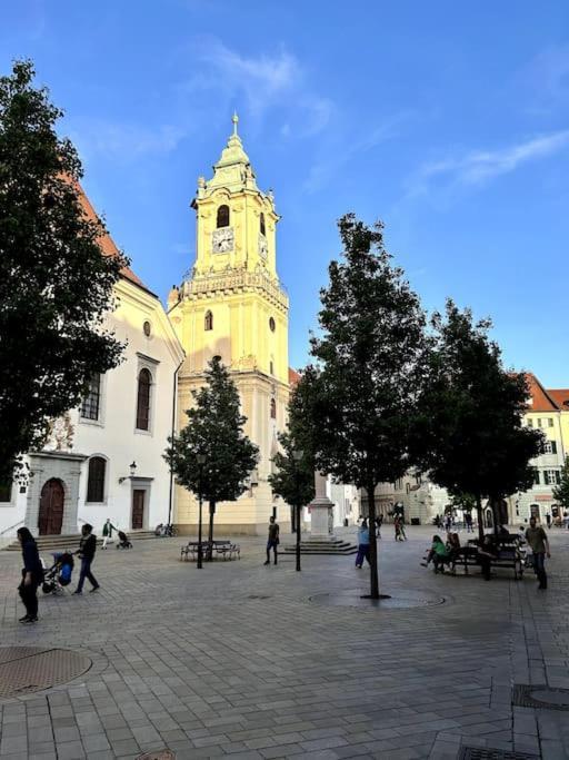 Luxurious And Royal Apartment In The Old Town Братислава Екстериор снимка