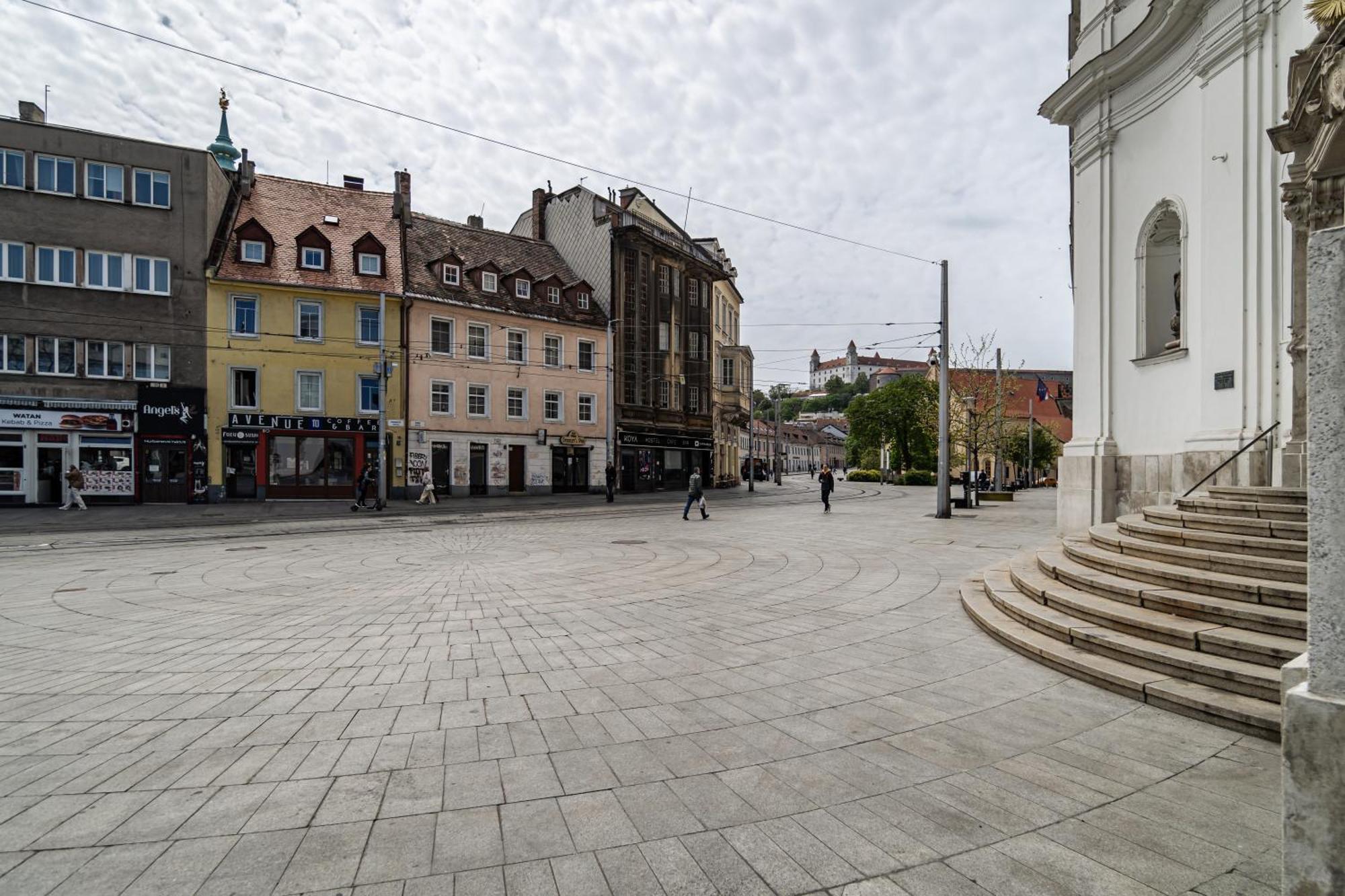 Luxurious And Royal Apartment In The Old Town Братислава Екстериор снимка