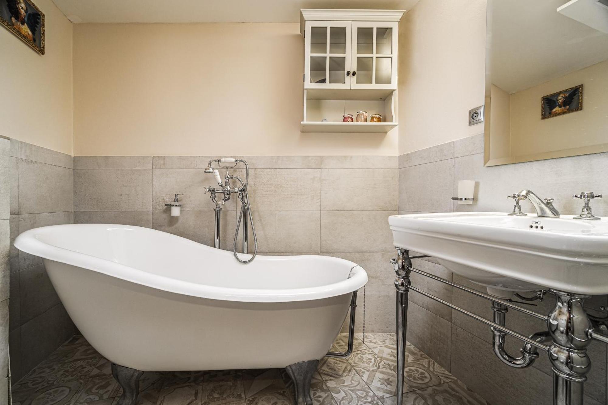 Luxurious And Royal Apartment In The Old Town Братислава Екстериор снимка