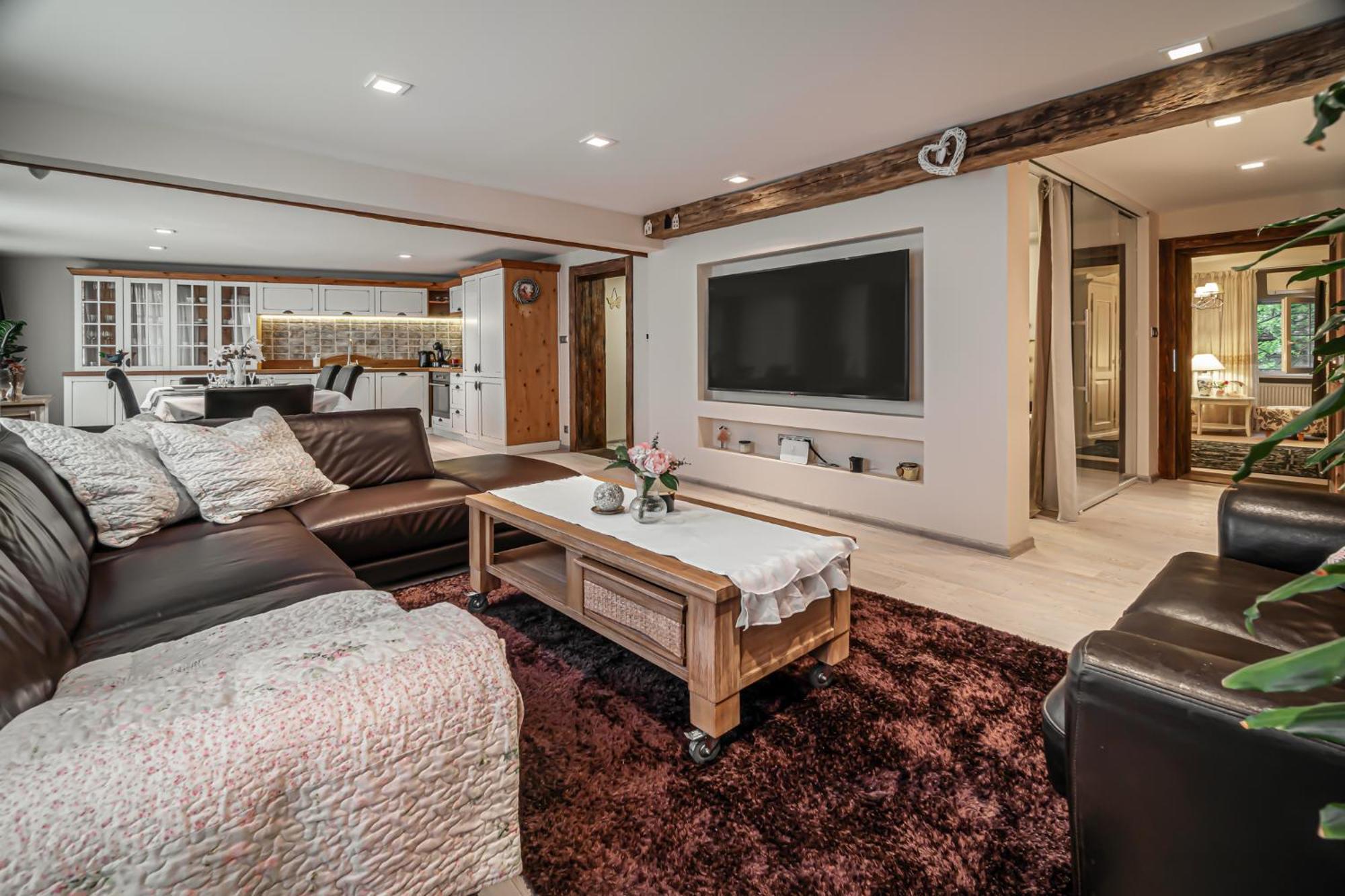 Luxurious And Royal Apartment In The Old Town Братислава Екстериор снимка