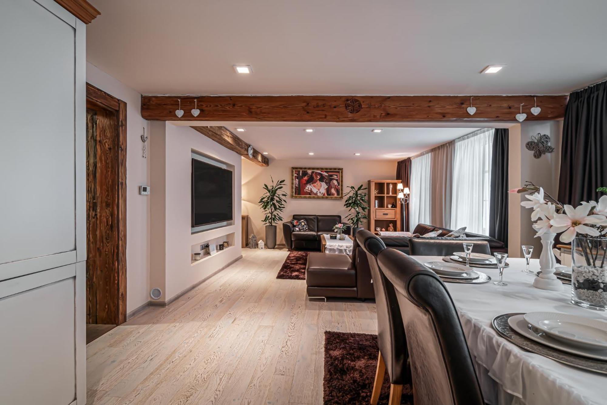 Luxurious And Royal Apartment In The Old Town Братислава Екстериор снимка