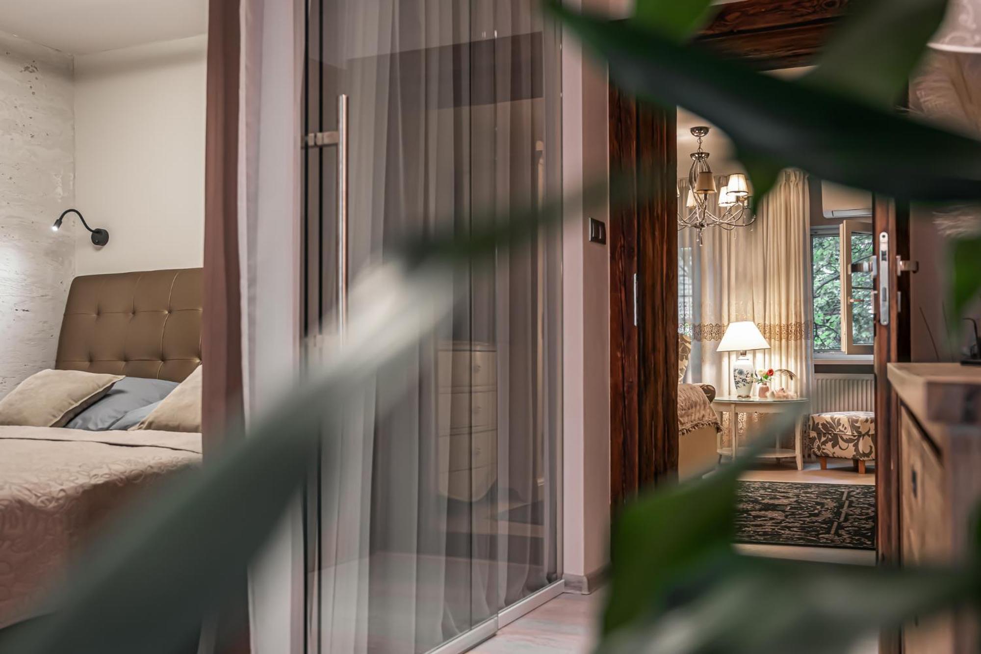 Luxurious And Royal Apartment In The Old Town Братислава Екстериор снимка