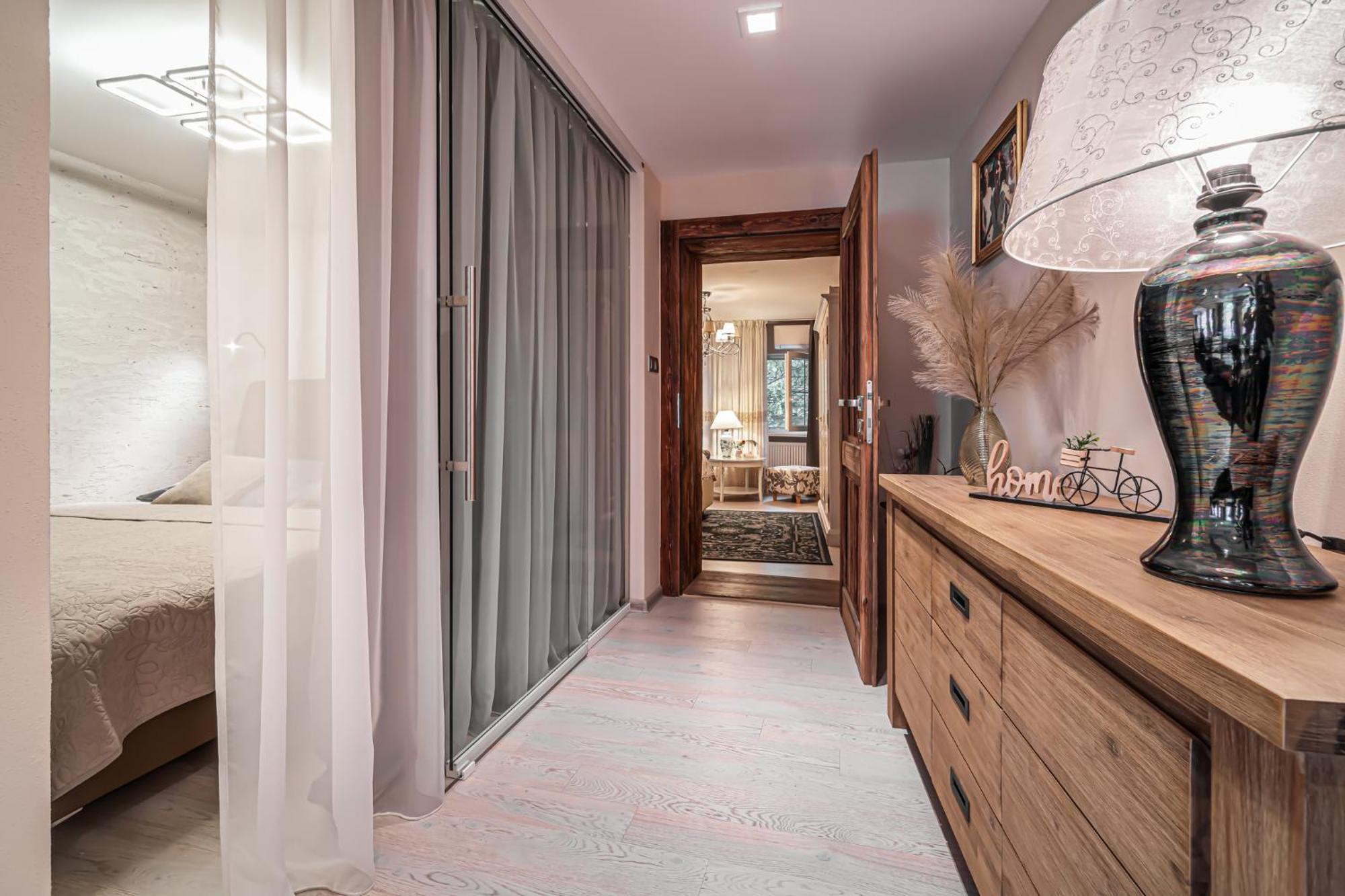 Luxurious And Royal Apartment In The Old Town Братислава Екстериор снимка