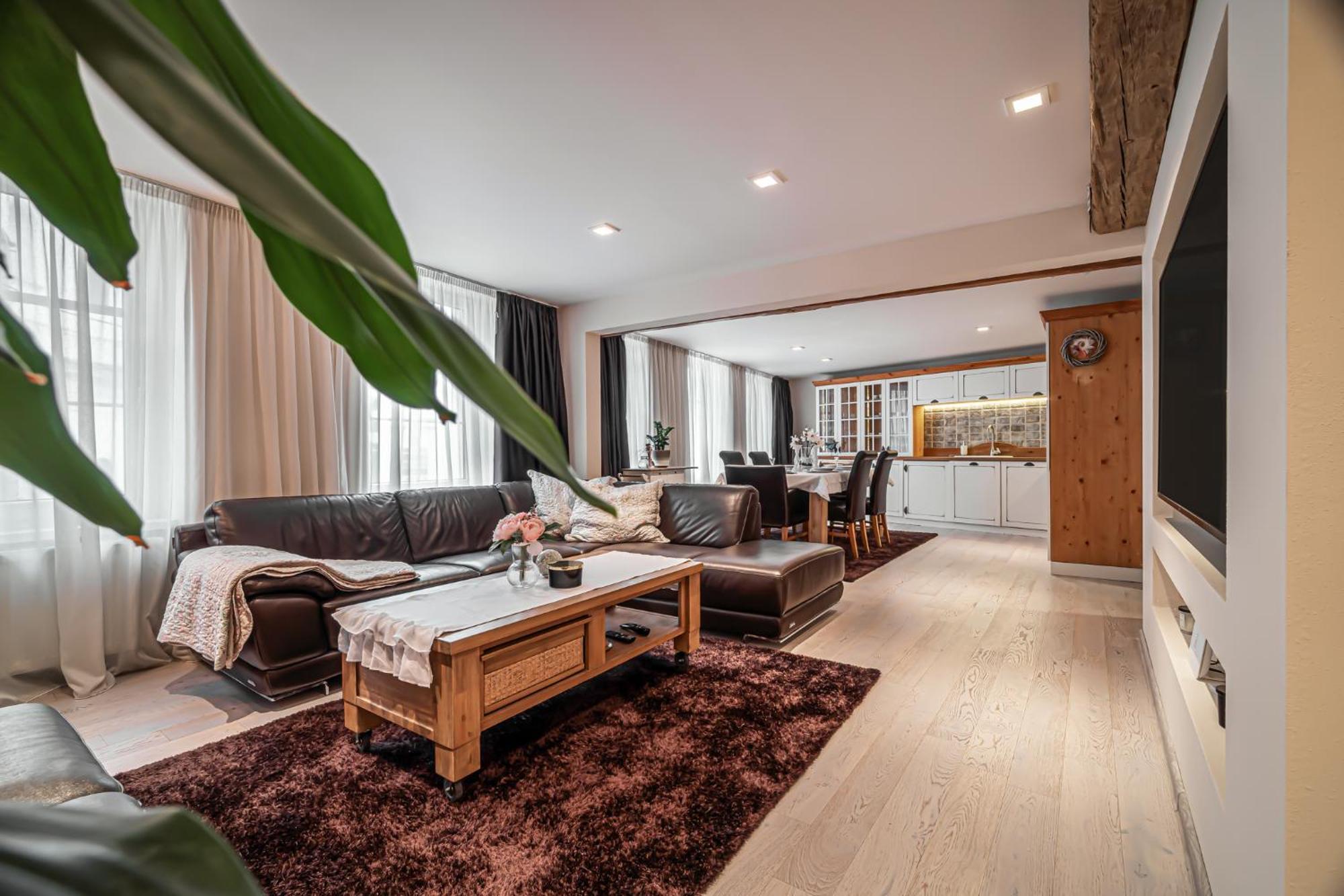 Luxurious And Royal Apartment In The Old Town Братислава Екстериор снимка